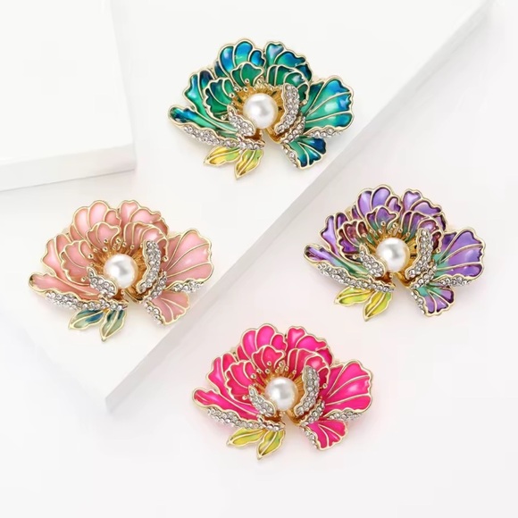 Pink Peony Lustrous Pearl Center Brooch - Picture 5 of 11